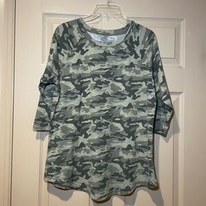 Tickled Teal Women’s Camouflage 3/4 Sleeve Top, Rounded Hem, Size XL